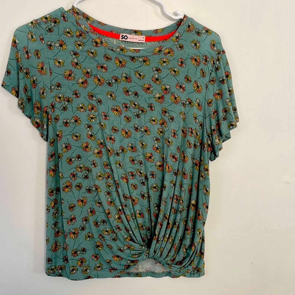 Floral tee with lace